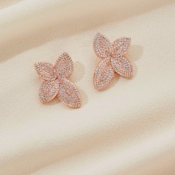olive and piper Jewelry - Olive & Piper primrose rose gold studs
